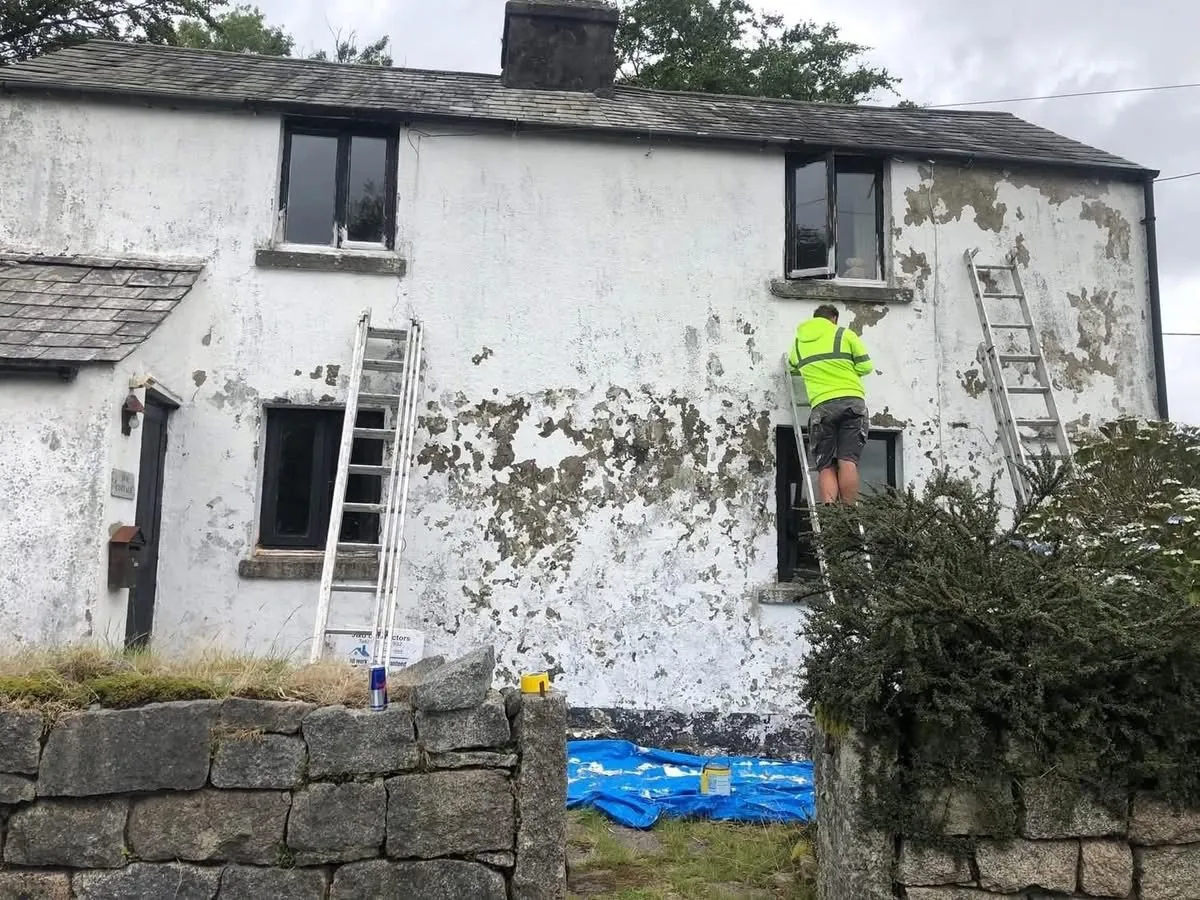 Cottage with blown, flaking render before repair in Porthleven